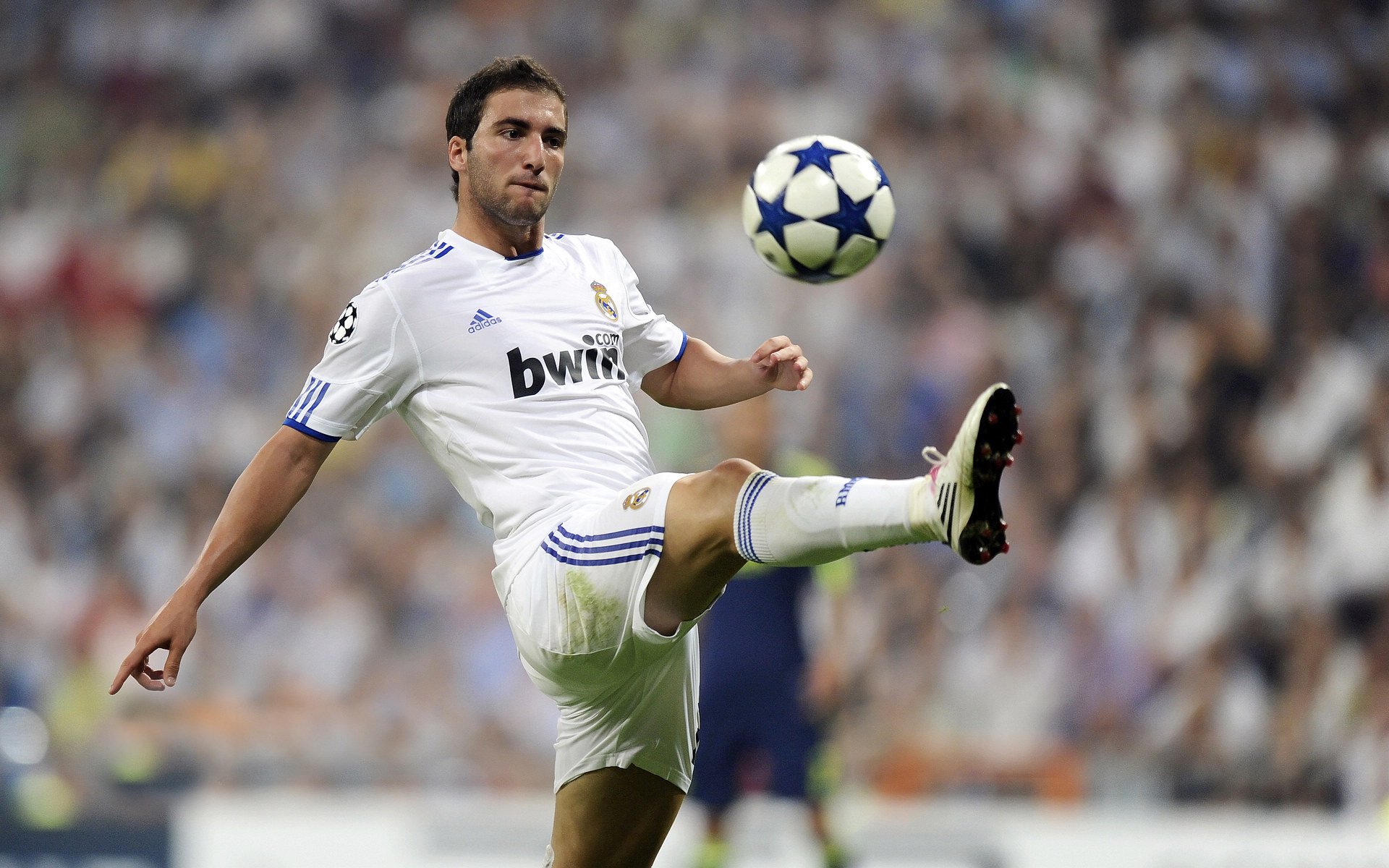 开云体育官方网站-拜仁冲垮勒沃库森,当钢铁洪流碾过永不沉没的神话