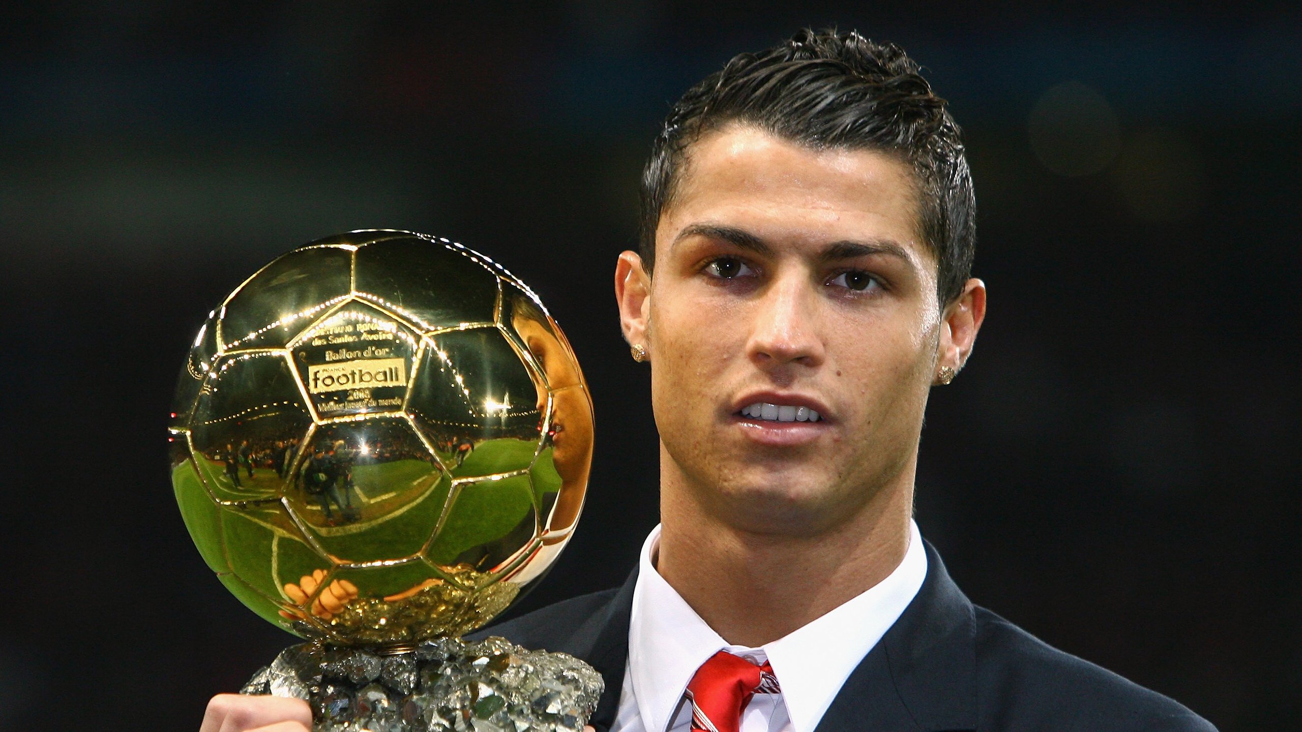 开云体育世界杯-F1引擎轰鸣与篮球绝杀,双城记里的速度与激情